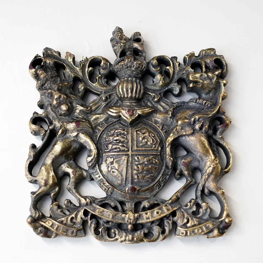 Royal Crest Wall Plaque, Gold